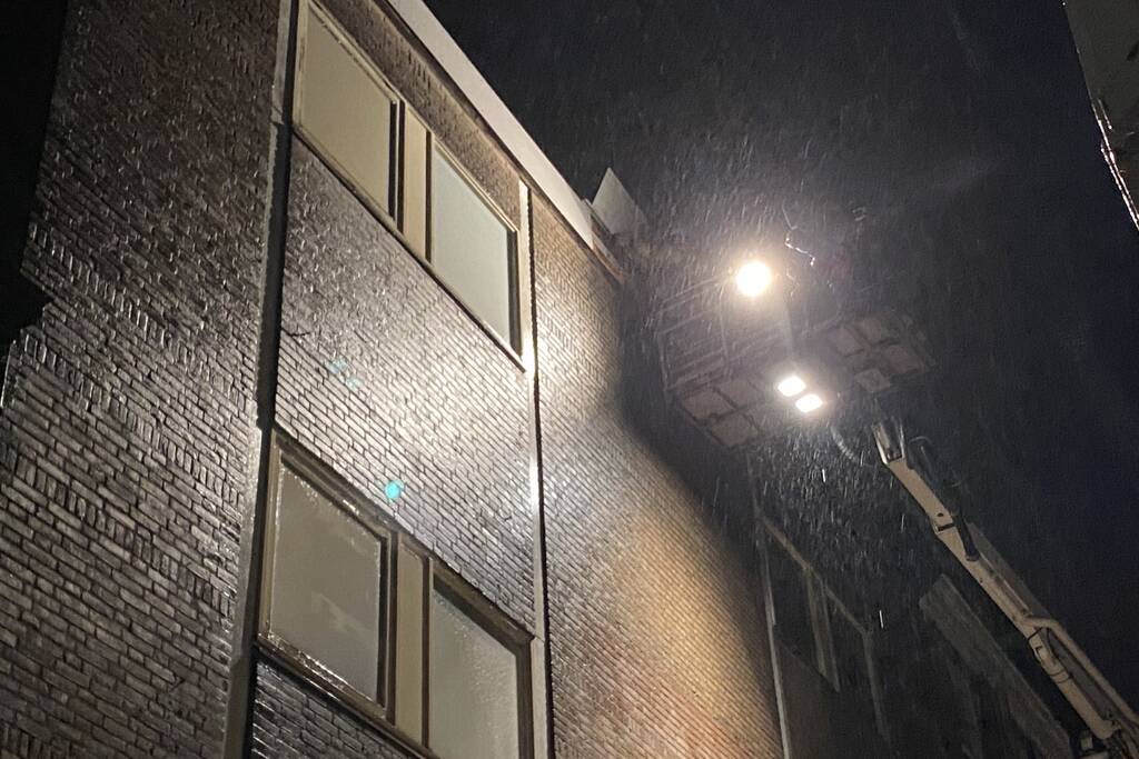 Gevelplaat pand losgewaaid