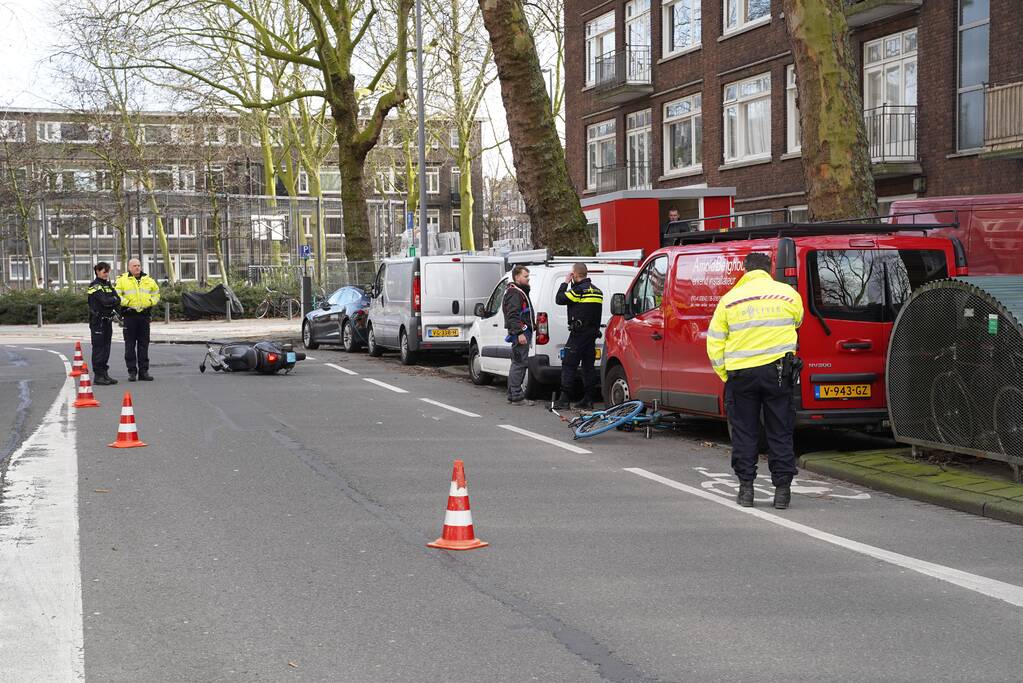 Gewonde na botsing tussen fietser en scooter