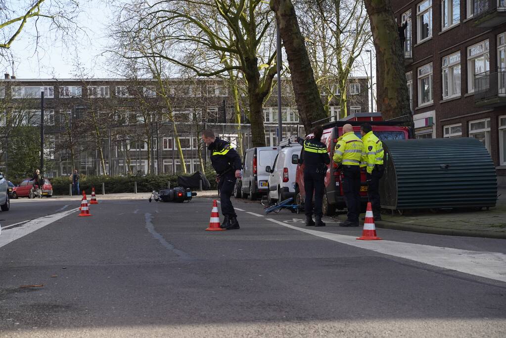 Gewonde na botsing tussen fietser en scooter
