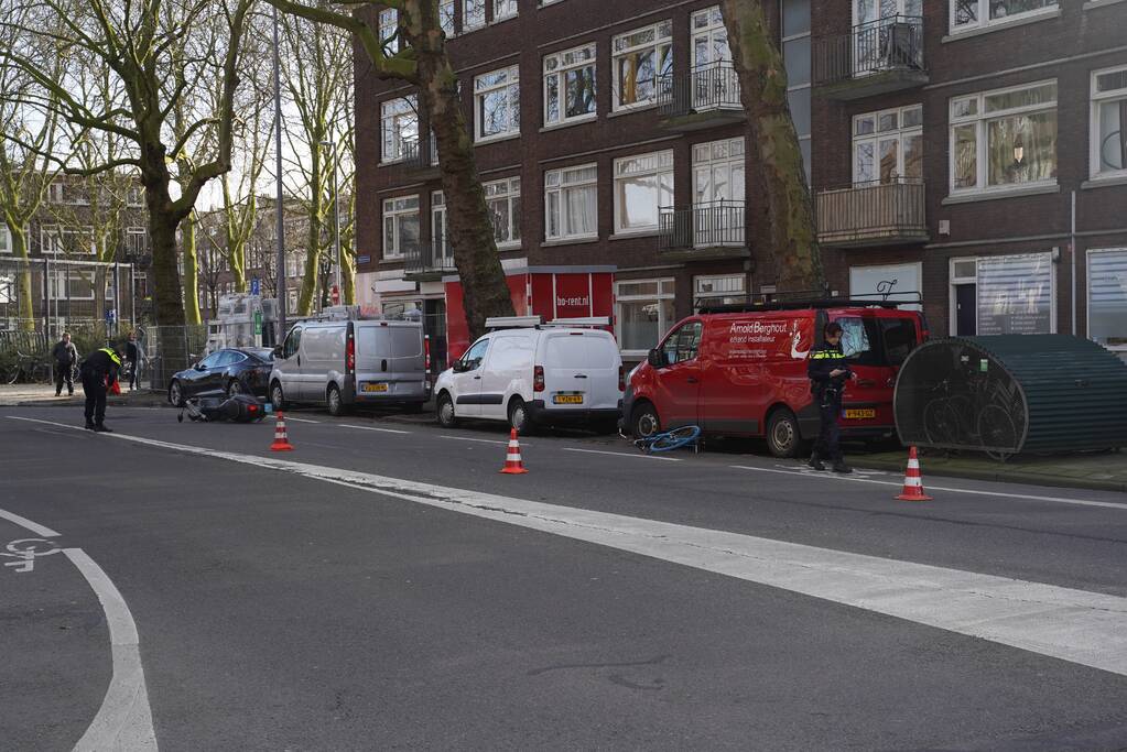 Gewonde na botsing tussen fietser en scooter