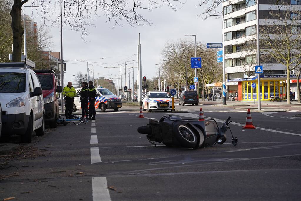 Gewonde na botsing tussen fietser en scooter