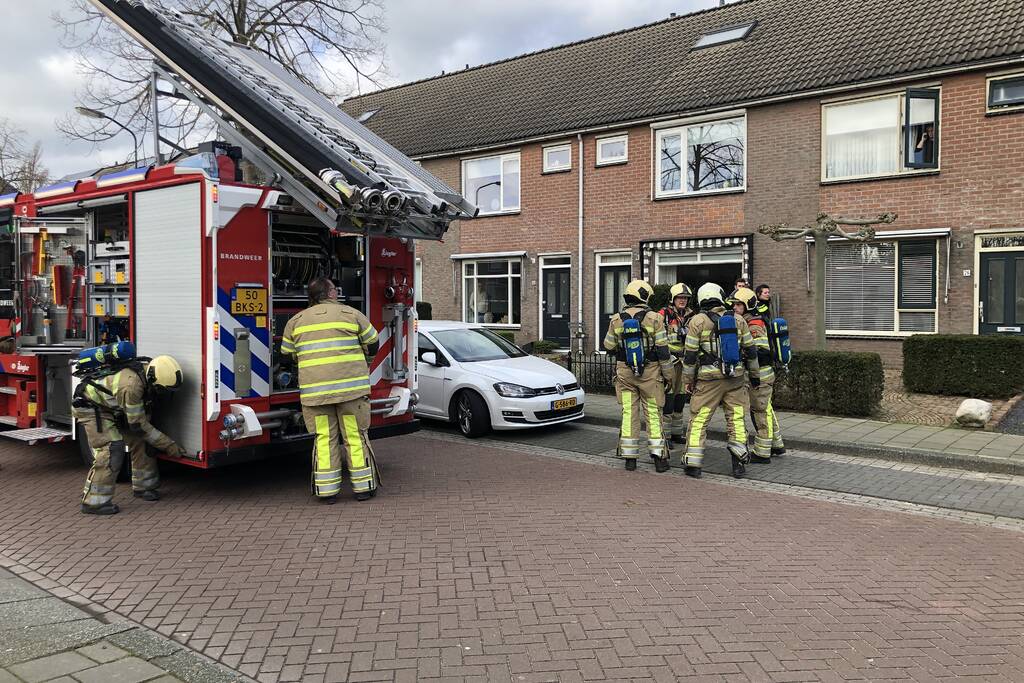 Bewoonster bij brand vast in woning