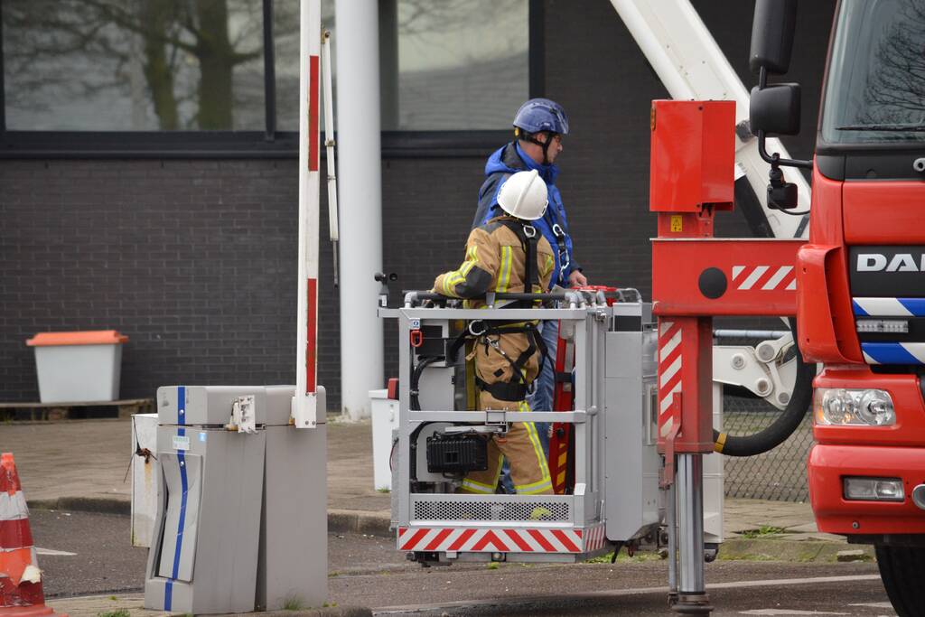 Dakplaat Albert Heijn Distributiecentrum door harde wind losgelaten