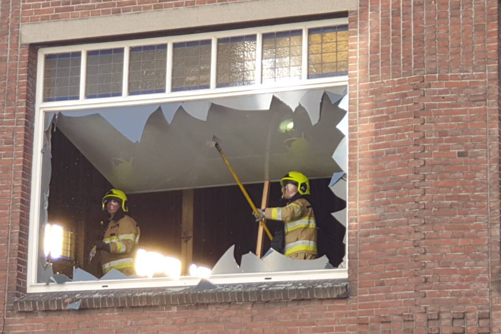 Raam gesprongen door harde wind
