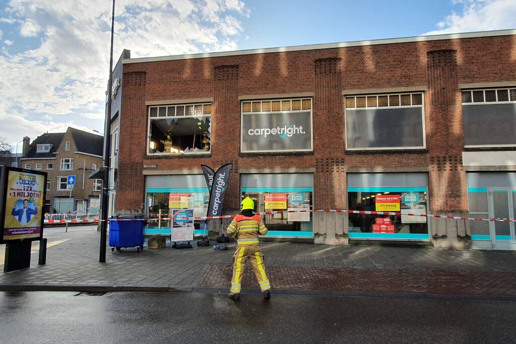 Raam gesprongen door harde wind