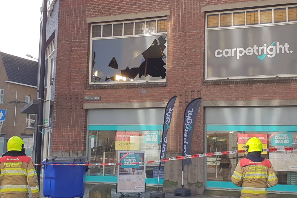 Raam gesprongen door harde wind