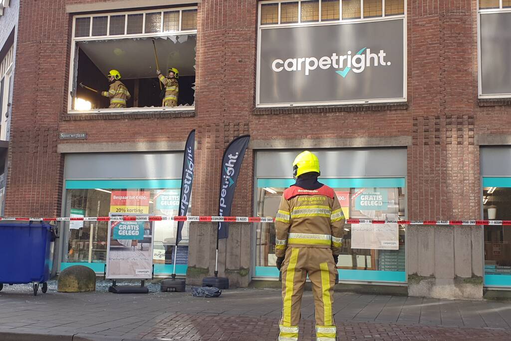 Raam gesprongen door harde wind