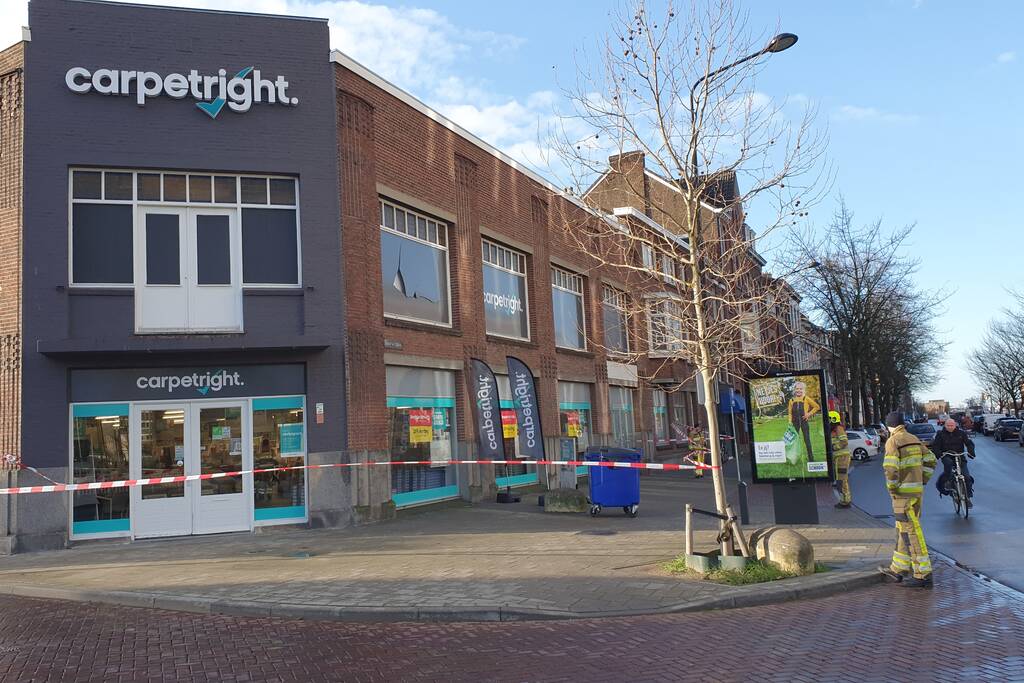 Raam gesprongen door harde wind