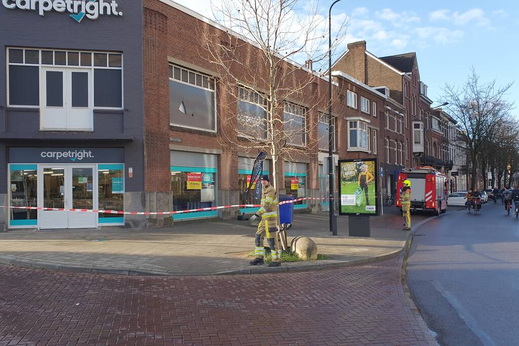 Raam gesprongen door harde wind