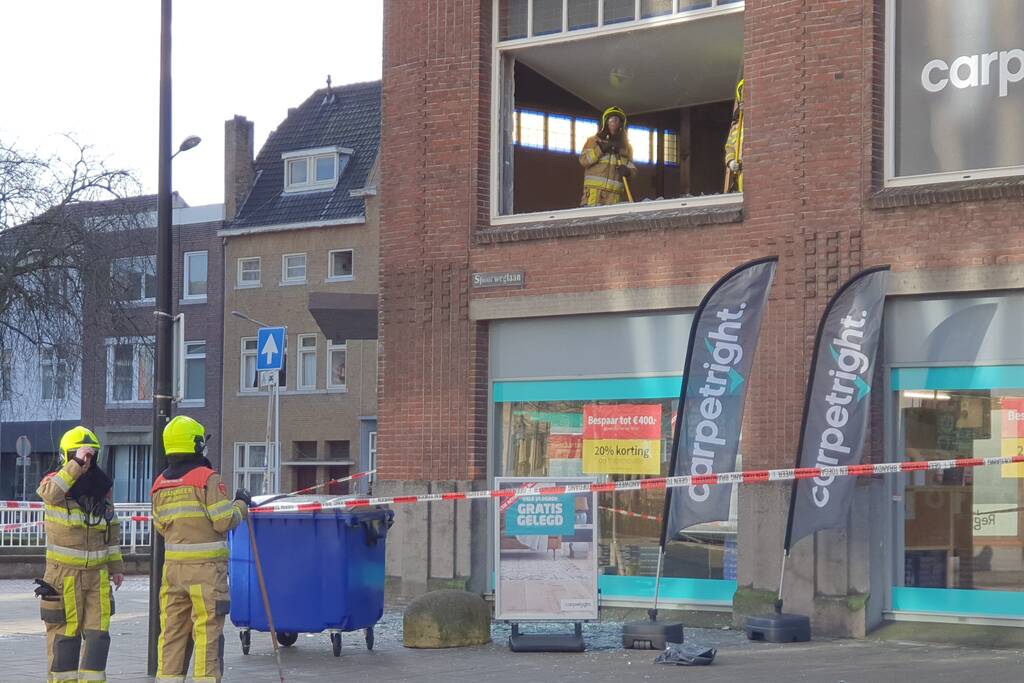 Raam gesprongen door harde wind