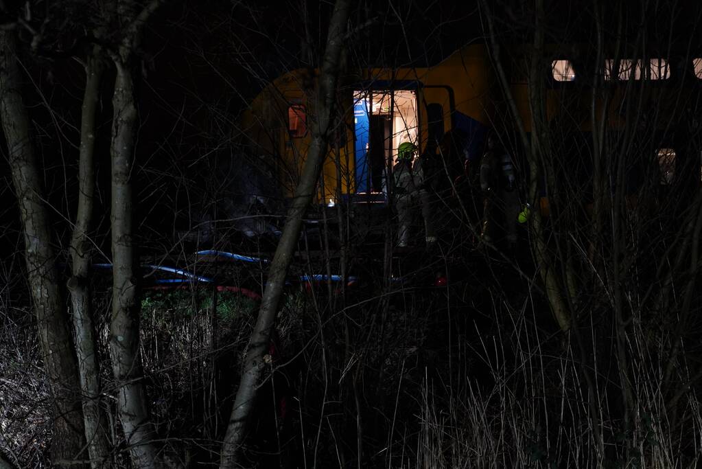 Dode na ongeval met trein, auto vliegt in brand