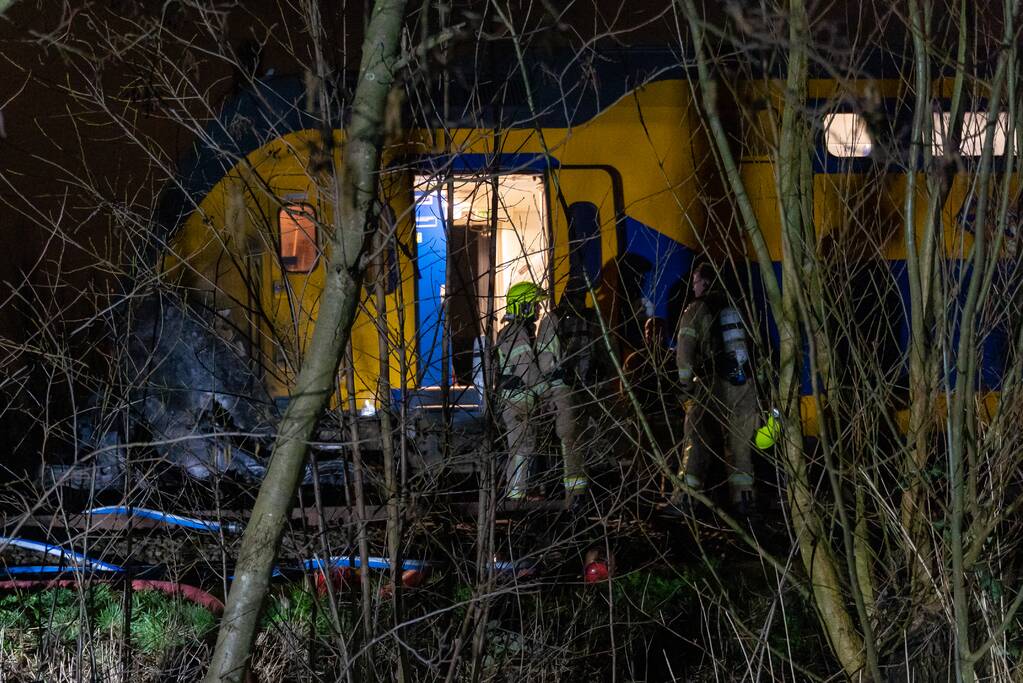 Dode na ongeval met trein, auto vliegt in brand
