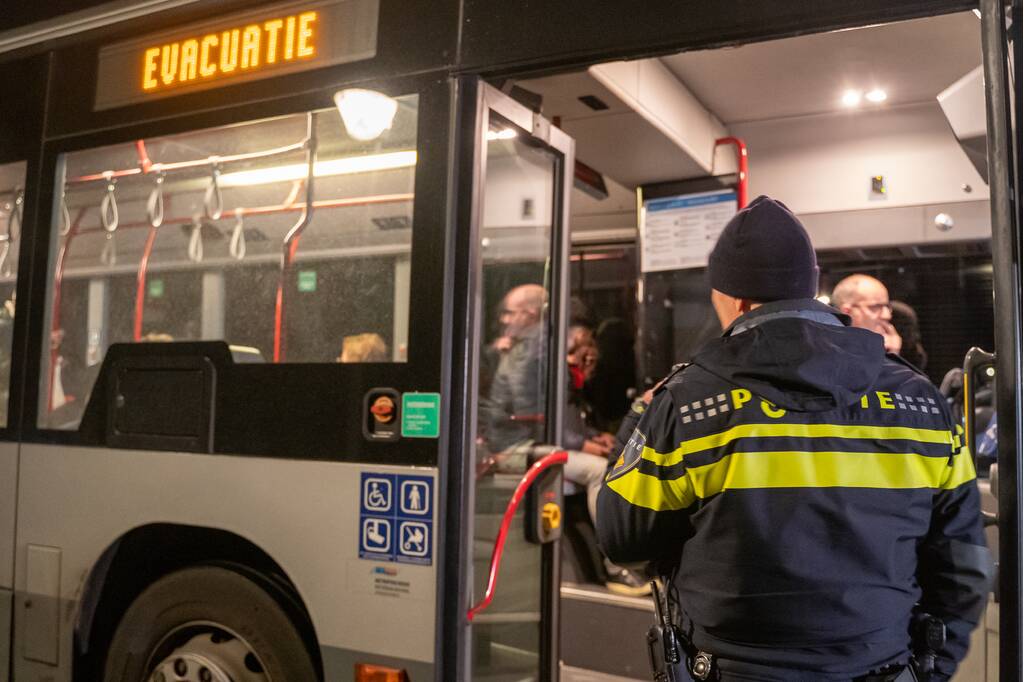 Dode na ongeval met trein, auto vliegt in brand