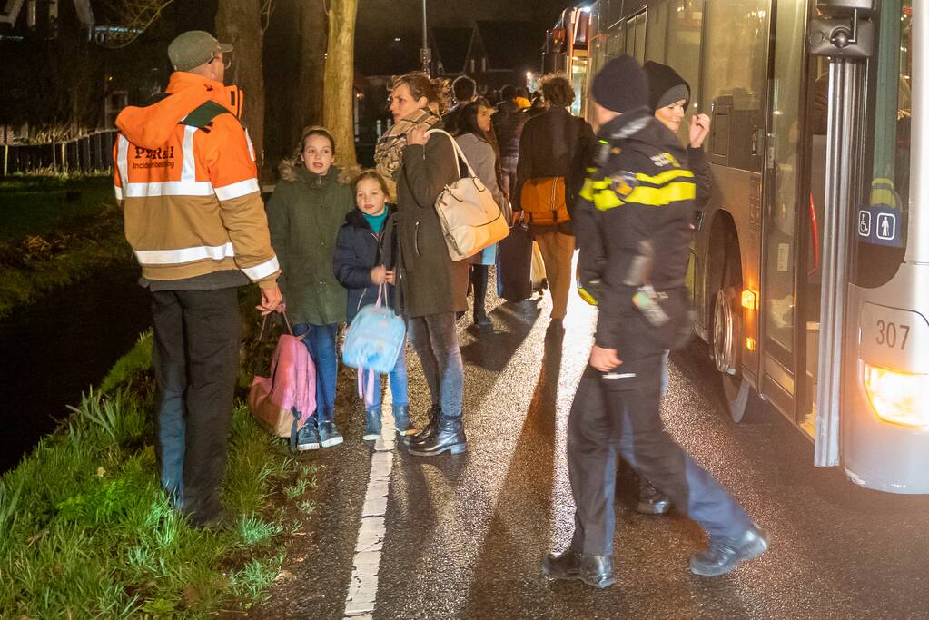 Dode na ongeval met trein, auto vliegt in brand