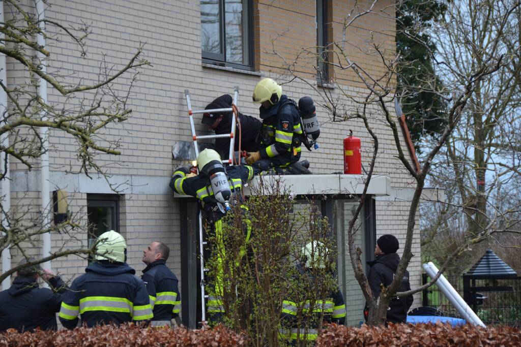 Brand op dak van erker na werkzaamheden
