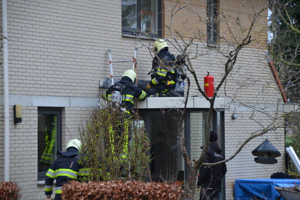 Brand op dak van erker na werkzaamheden