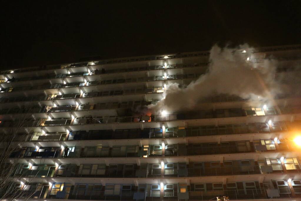 Gewonde bij uitslaande brand in flat