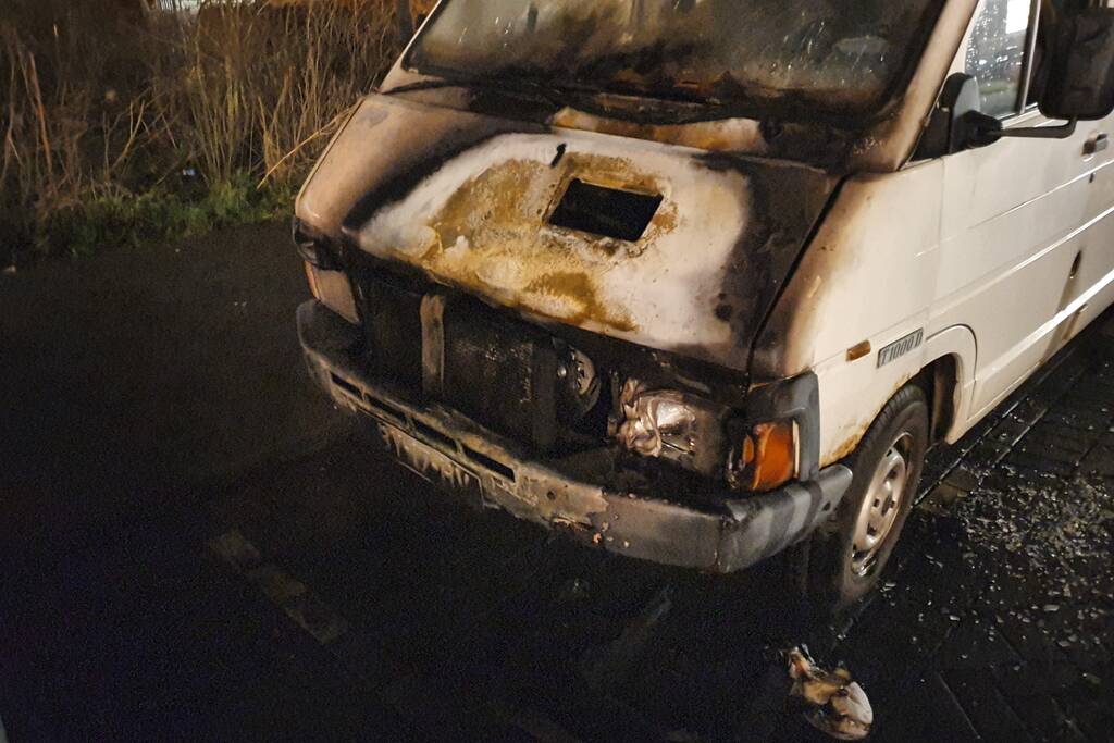 Auto verwoest door brand