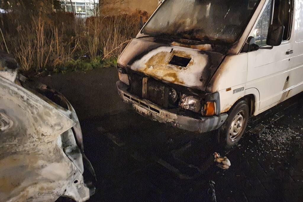 Auto verwoest door brand
