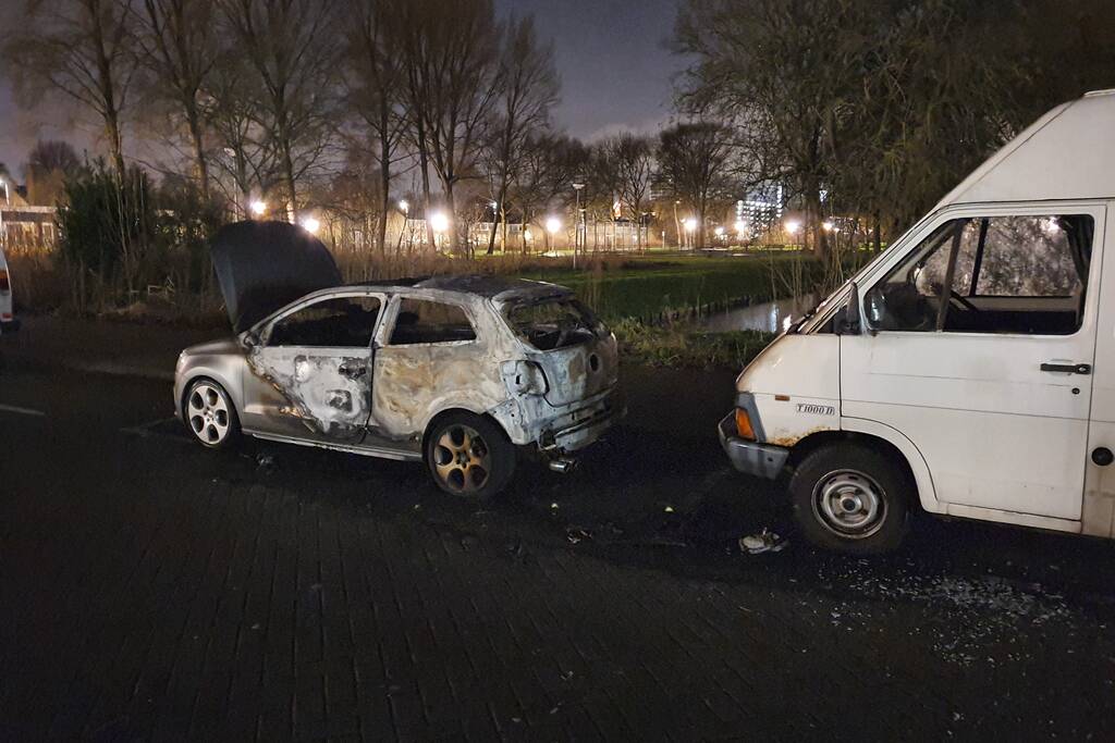 Auto verwoest door brand