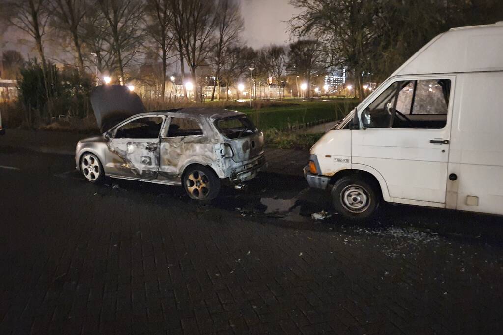 Auto verwoest door brand