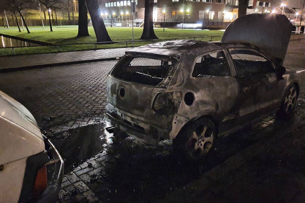 Auto verwoest door brand