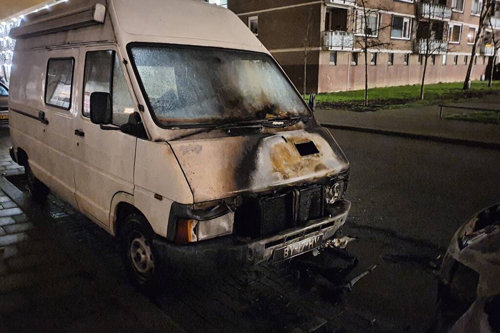 Auto verwoest door brand