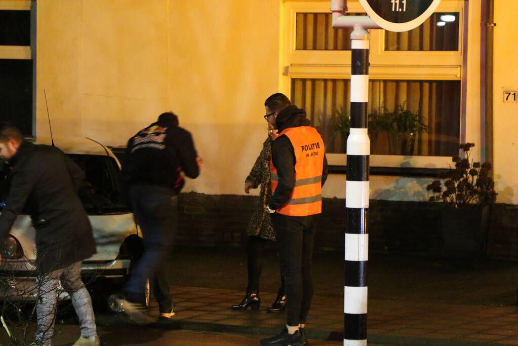 Brommobiel belandt op fietspad na botsing met boom