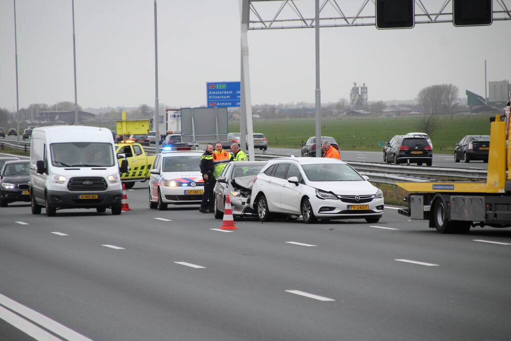 Meerdere auto's beschadigd na kop-staartaanrijding