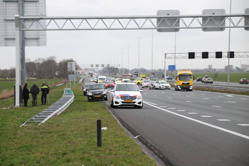 Meerdere auto's beschadigd na kop-staartaanrijding