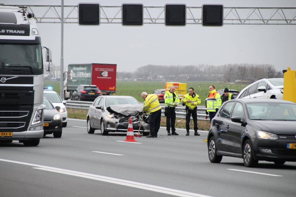 Meerdere auto's beschadigd na kop-staartaanrijding