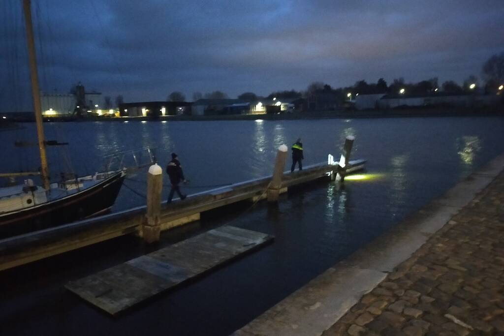 Bejaarde vrouw overlijdt na val in kanaal