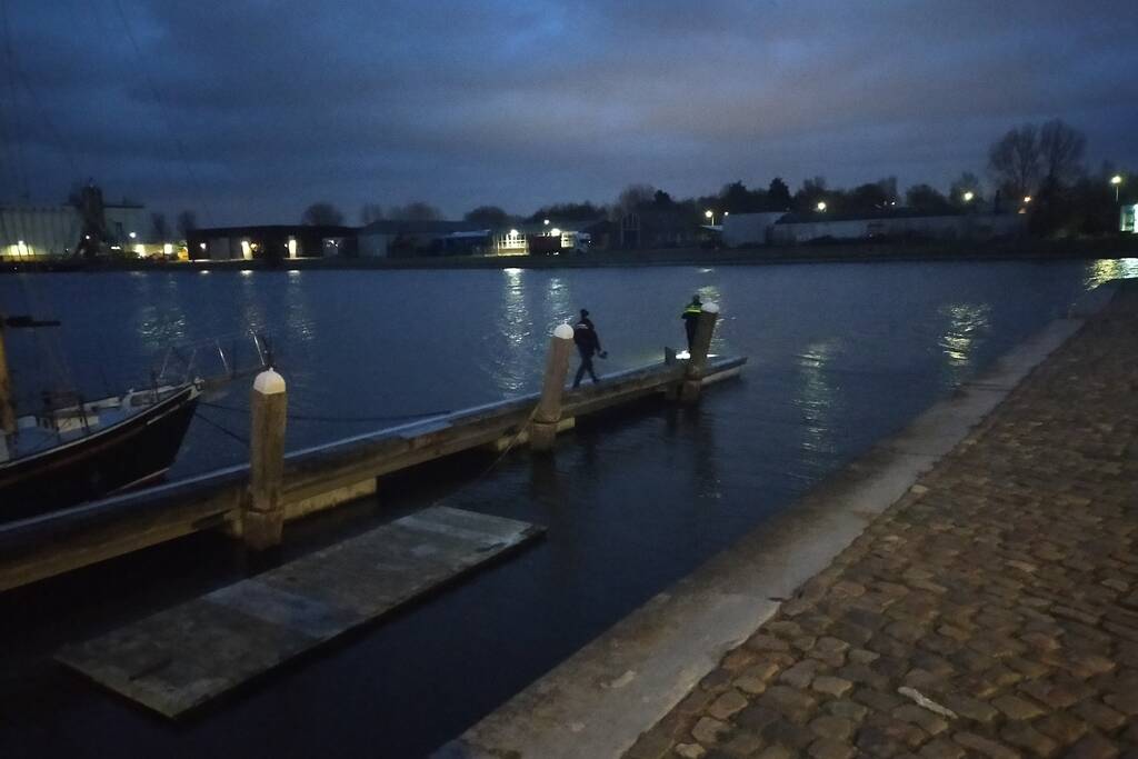 Bejaarde vrouw overlijdt na val in kanaal