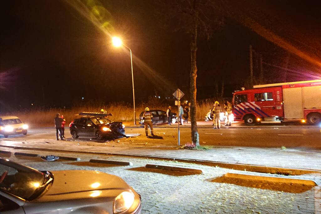 Gewonde na frontale aanrijding op kruising