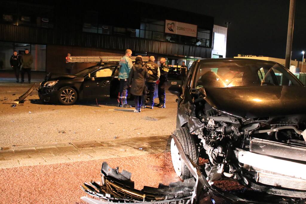 Gewonde na frontale aanrijding op kruising