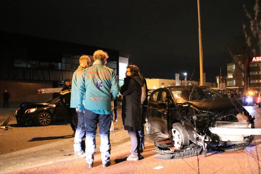 Gewonde na frontale aanrijding op kruising