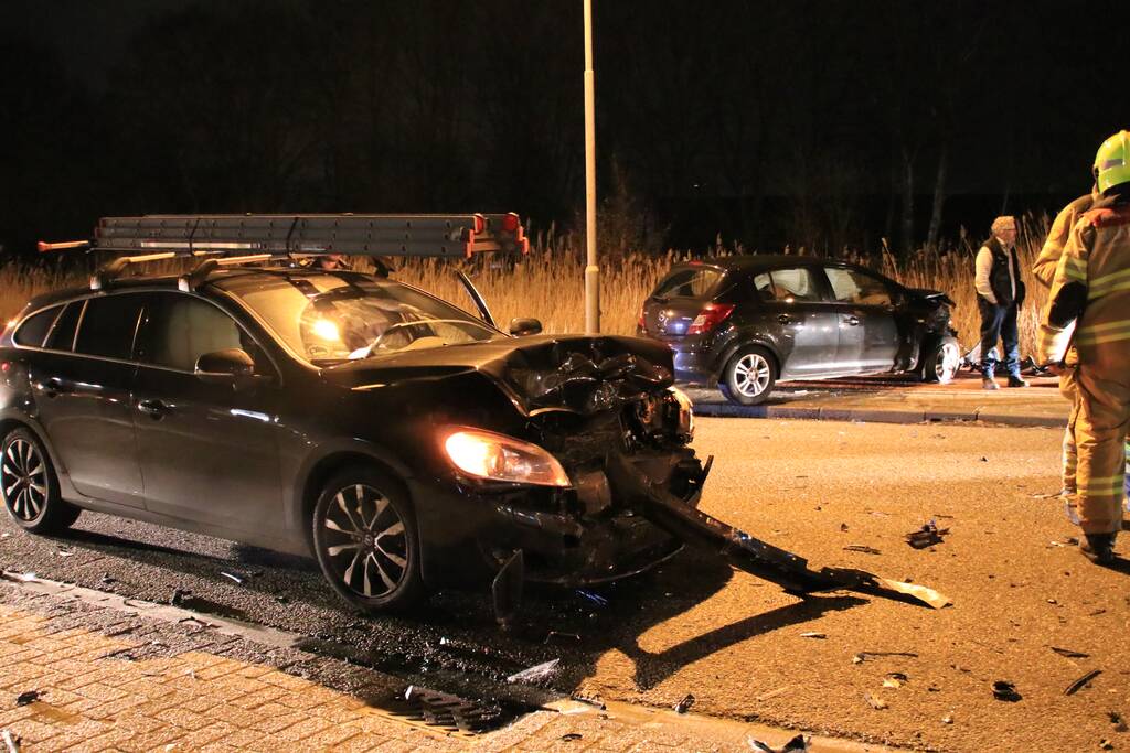 Gewonde na frontale aanrijding op kruising