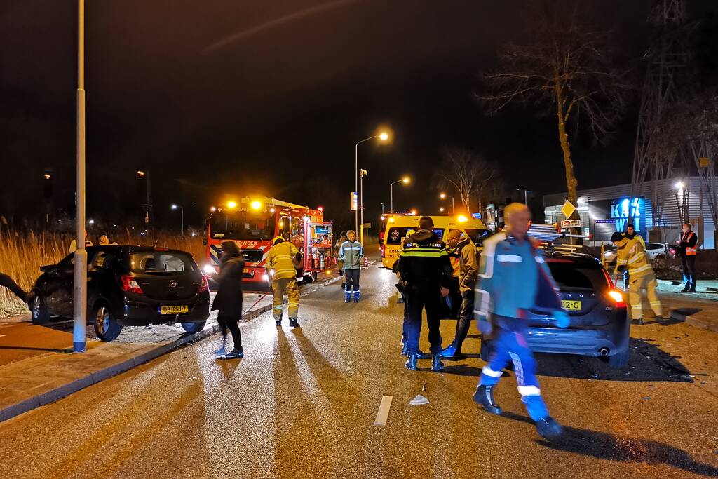 Gewonde na frontale aanrijding op kruising