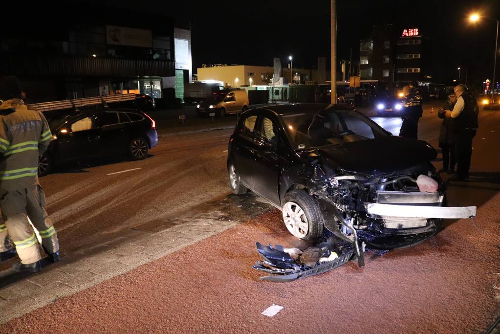 Gewonde na frontale aanrijding op kruising