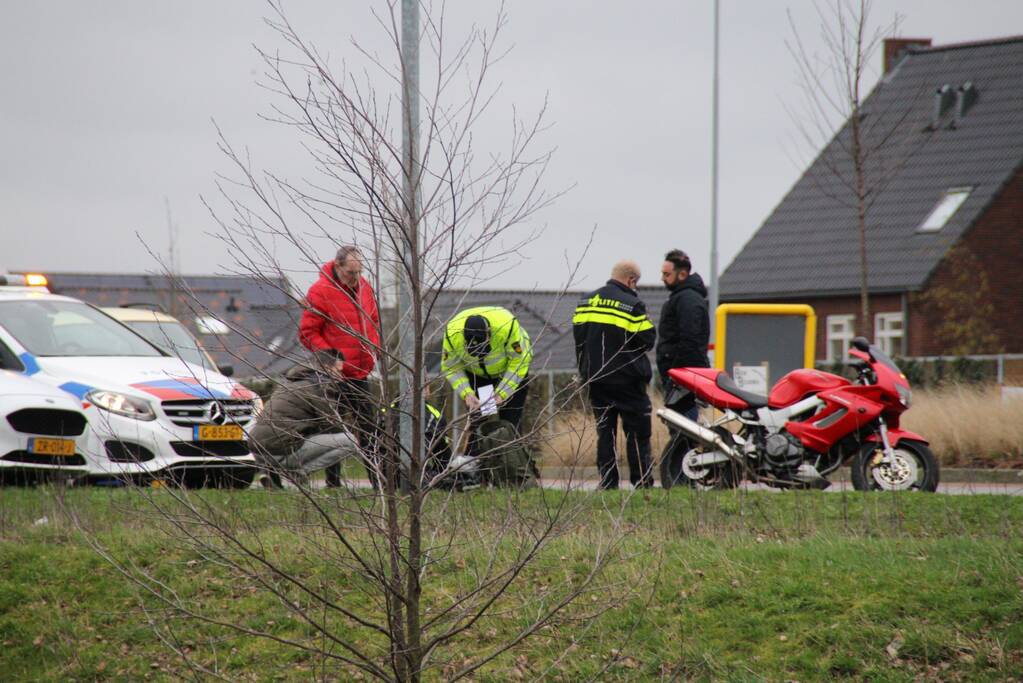 Motorrijder gewond bij ongeval op rotonde