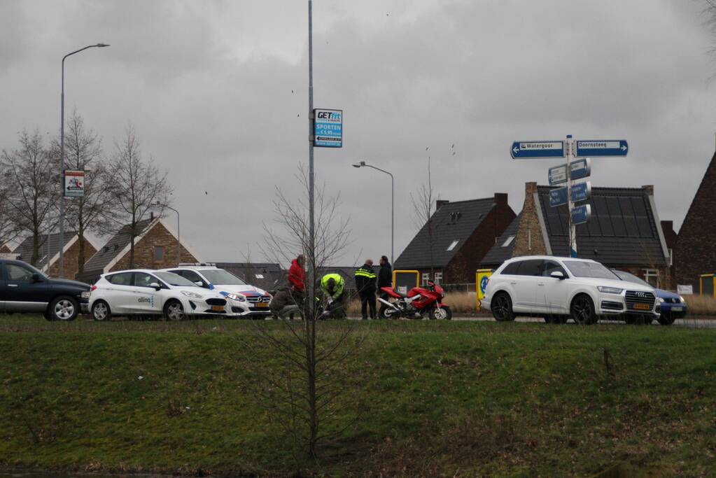 Motorrijder gewond bij ongeval op rotonde