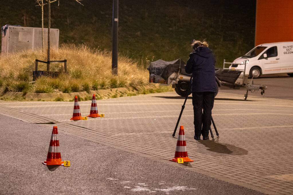 Man in been geschoten op parkeerplaats