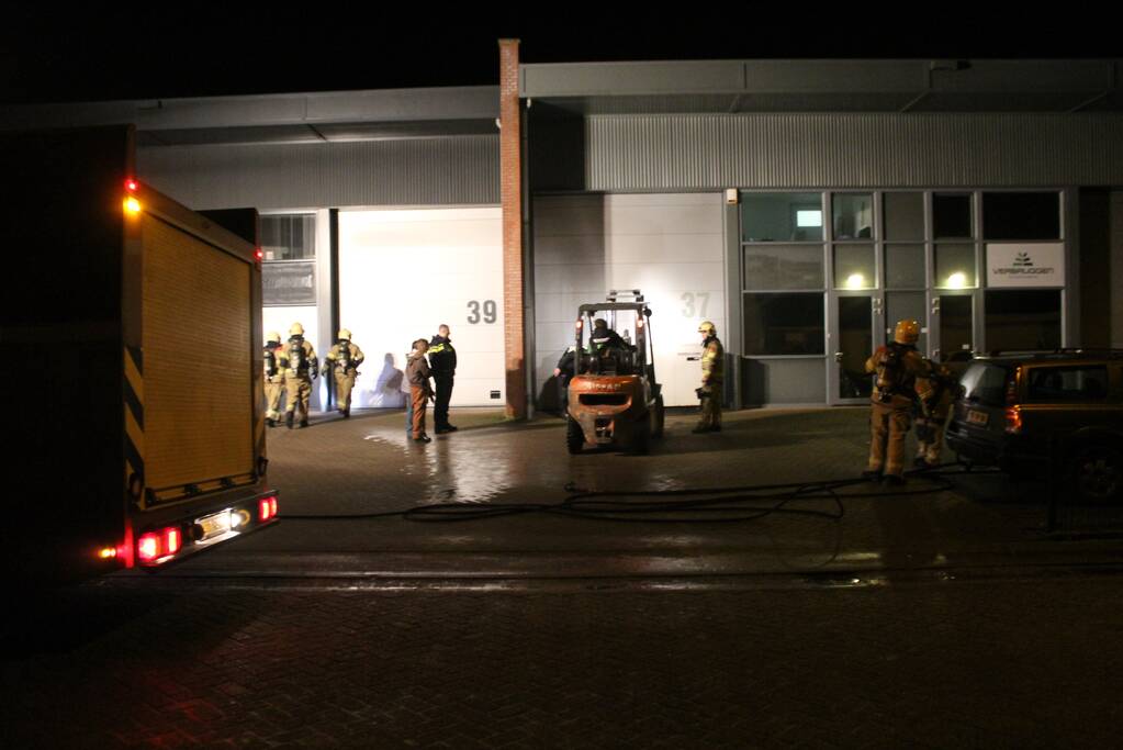 Bedrijf vol rook door brandende fietsaccu's