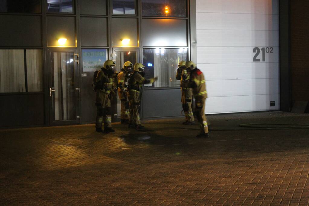 Bedrijf vol rook door brandende fietsaccu's