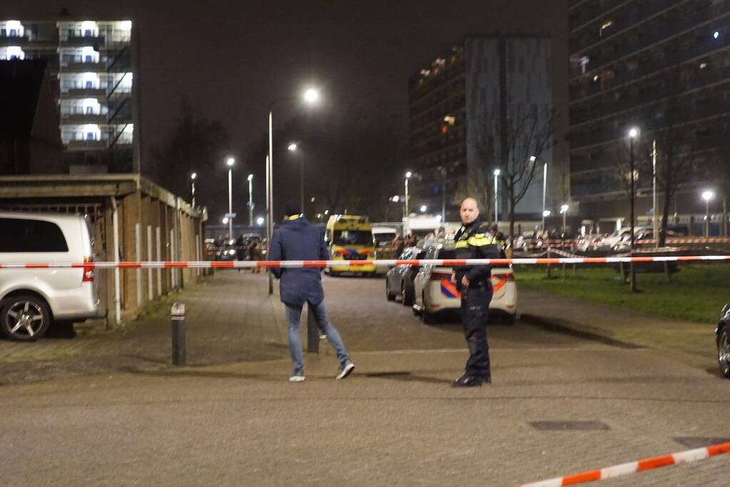 Één dode en drie gewonden bij steekpartij, verdachte aangehouden