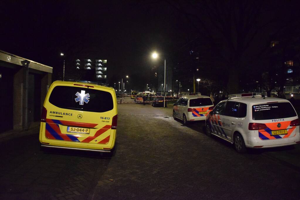 Één dode en drie gewonden bij steekpartij, verdachte aangehouden