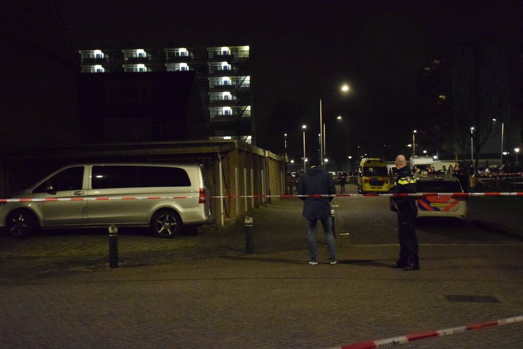 Één dode en drie gewonden bij steekpartij, verdachte aangehouden