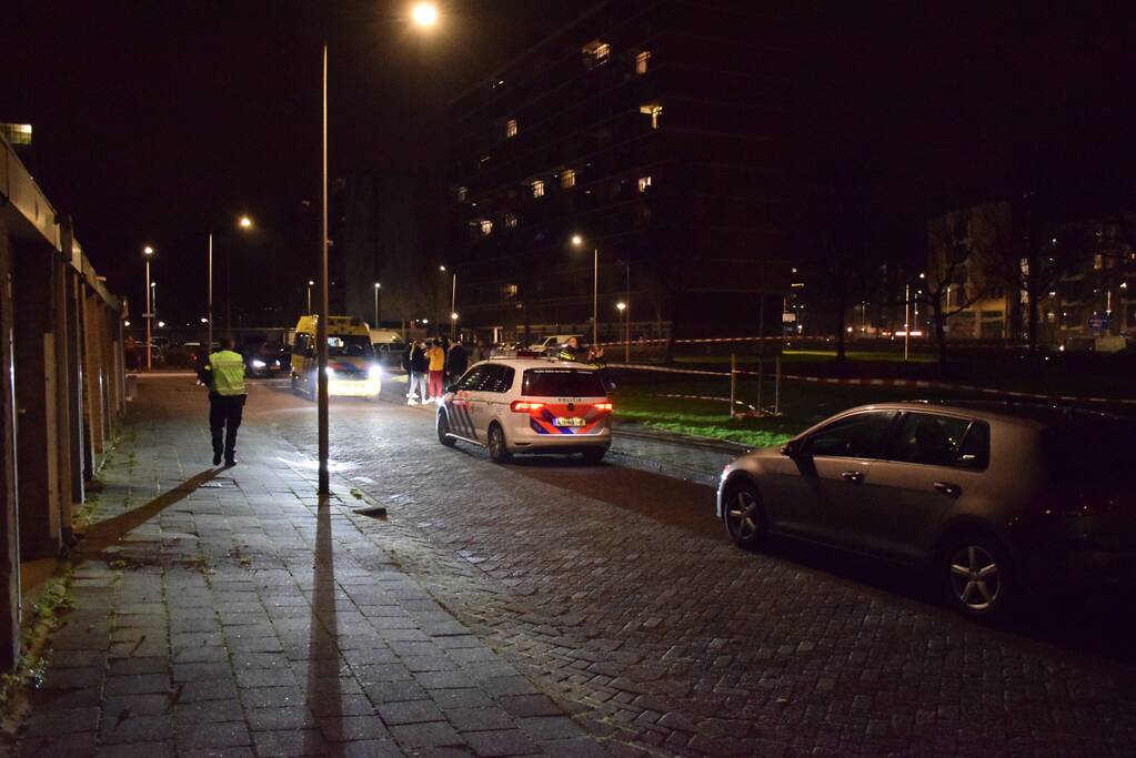 Één dode en drie gewonden bij steekpartij, verdachte aangehouden