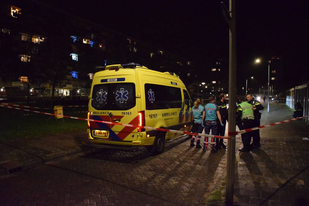 Één dode en drie gewonden bij steekpartij, verdachte aangehouden