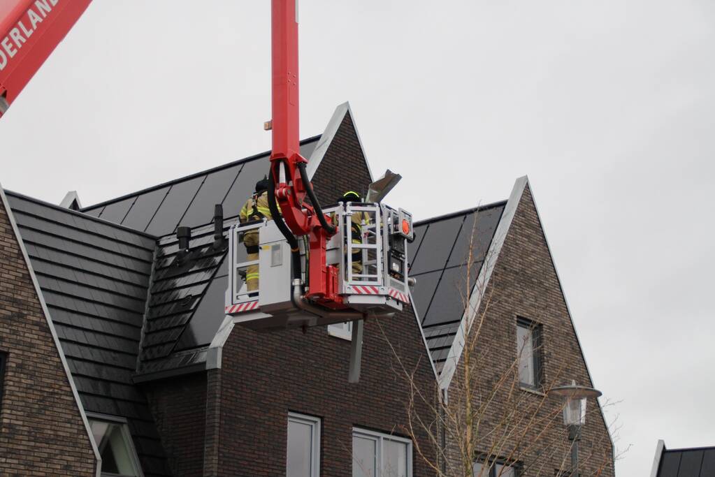 Opnieuw dakrand los door storm